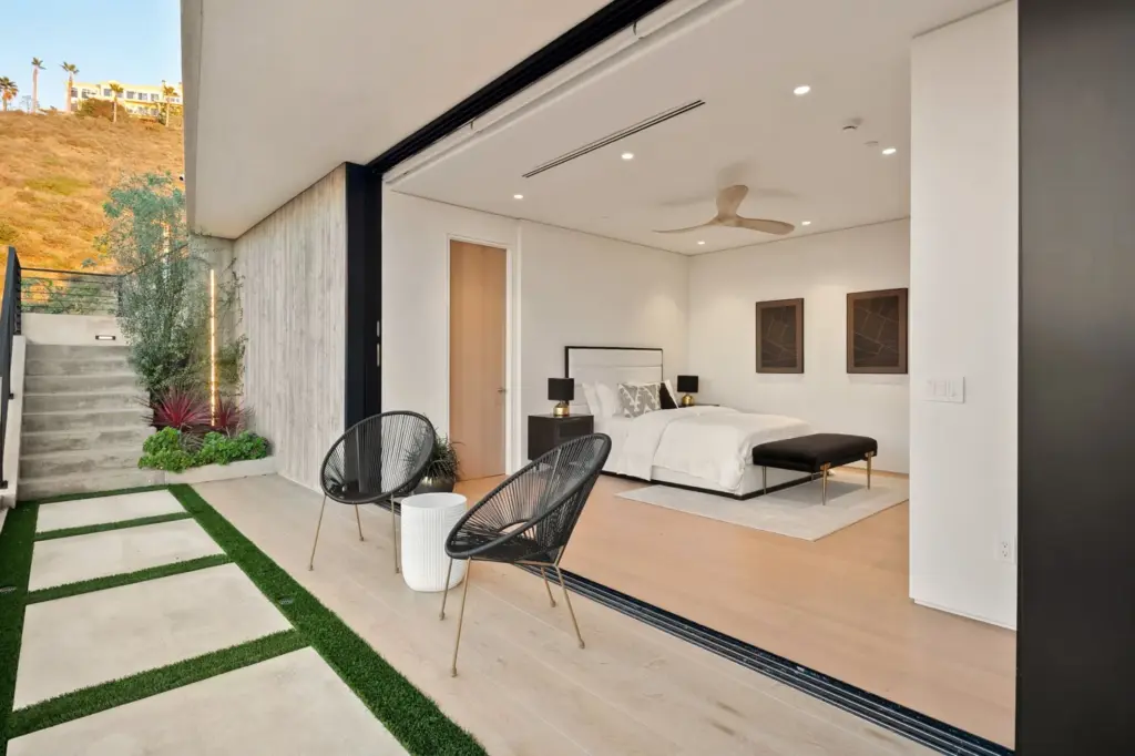 The multi-use guest suite. (Courtesy of The Oppenheim Group)