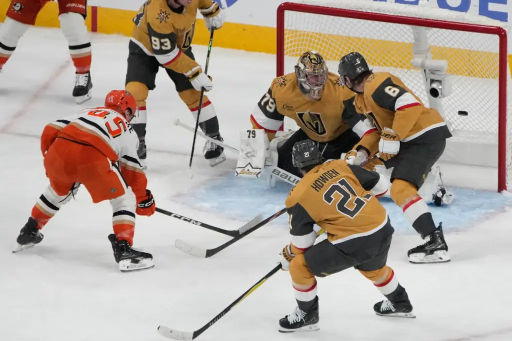 Ducks right wing Beckett Sennecke (45) scores against Vegas Golden...
