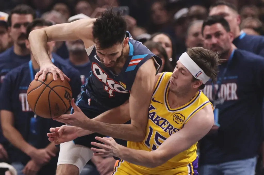 Oklahoma City Thunder center Chet Holmgren, left, and Los Angeles...