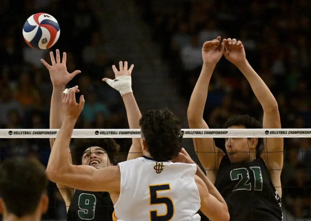 Hawaii players Justin Todd, left, and Kristian Titriyski, right, contest...