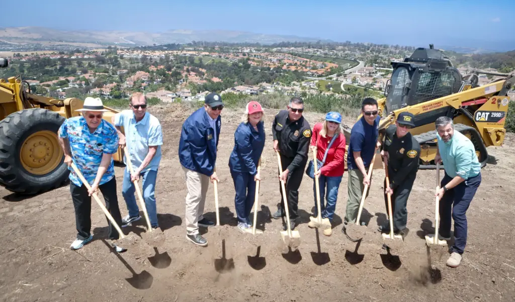 Steve Knoblock, Mayor Pro Tem, left, Rick Loeffler, Mayor, Victor...