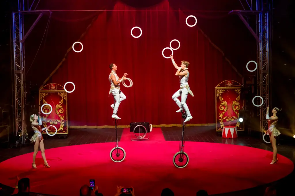 The Faltyny Family juggles with rings during Circus Vargasâ 2026...