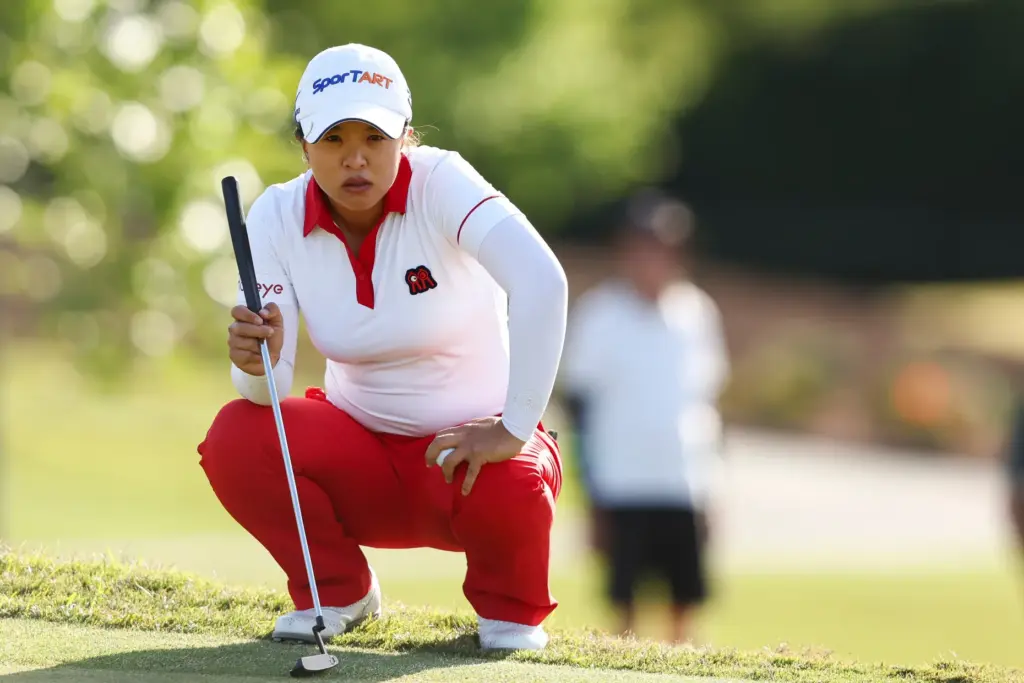 Sei Young Kim prepares for a putt on the seventeenth...
