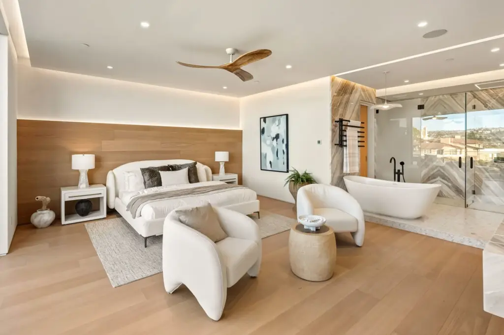The primary suite. (Courtesy of The Oppenheim Group)