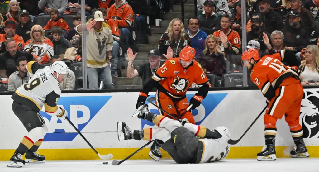 The Ducksâ Beckett Sennecke (45) and Tim Washe (42) battle...