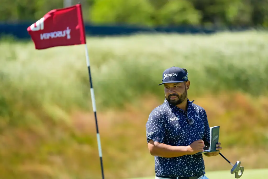 J.J. Spaun lines up a putt on the 10th hole...