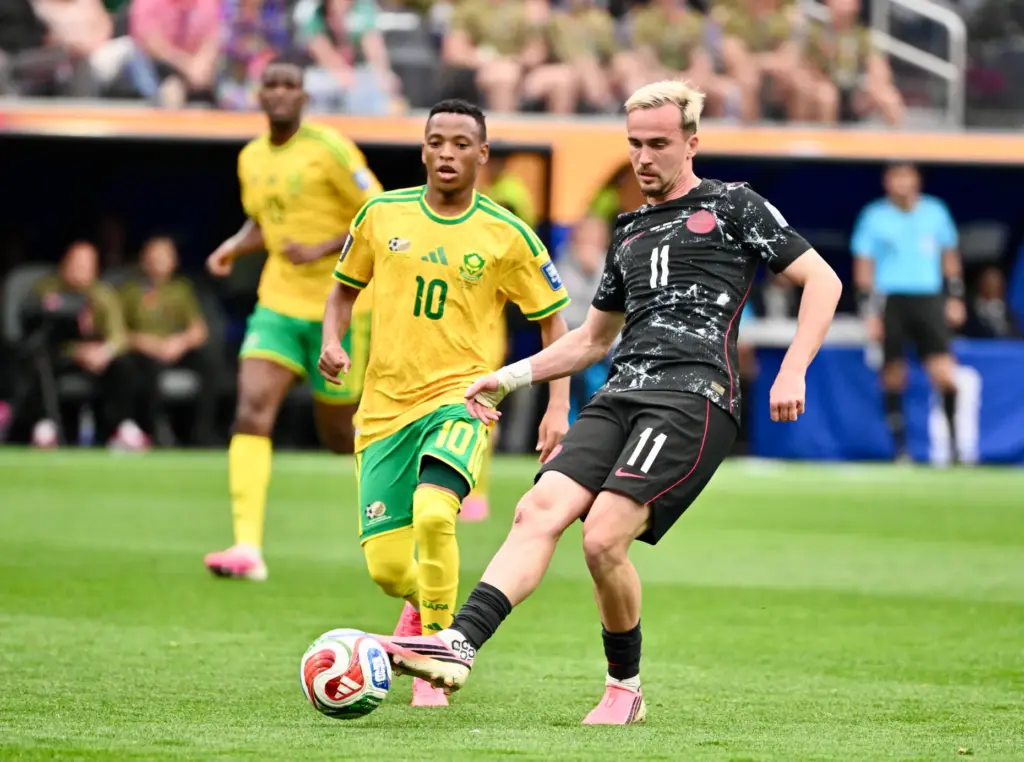 Canada midfielder Liam Millar (11) Controls the ball past South...