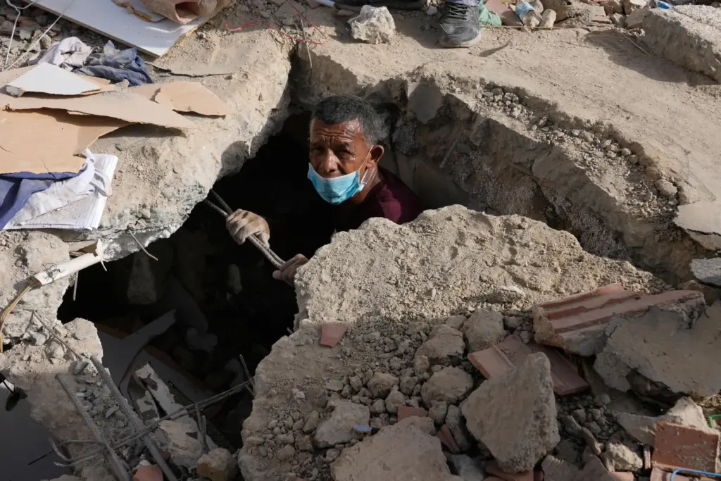 Franklin Fuentes searches for missing relatives in the collapsed building...