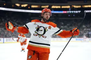 Ducks trade Mason McTavish for two 1st-round picks