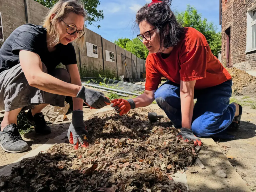 Katarzyna Lenarczyk and Karolina Jakowenko search through rubble and dust.