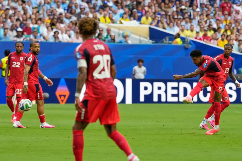 Cape Verde’s Kevin Pina, second right, scores his team’s first...