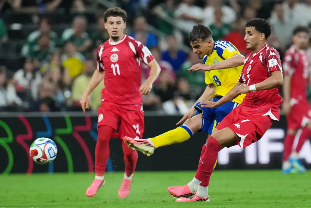 Sweden’s Yasin Ayari (18) scores his team’s fifth goal during...