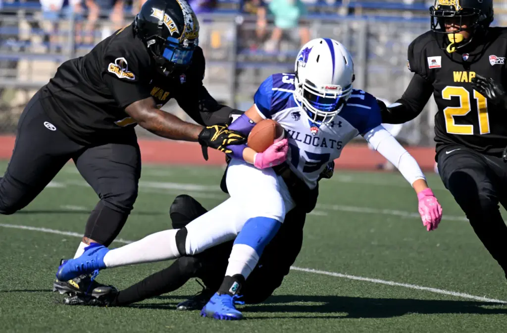 The Salt Lake Wildcatsâ Lexy Ronning carries against Cali War...
