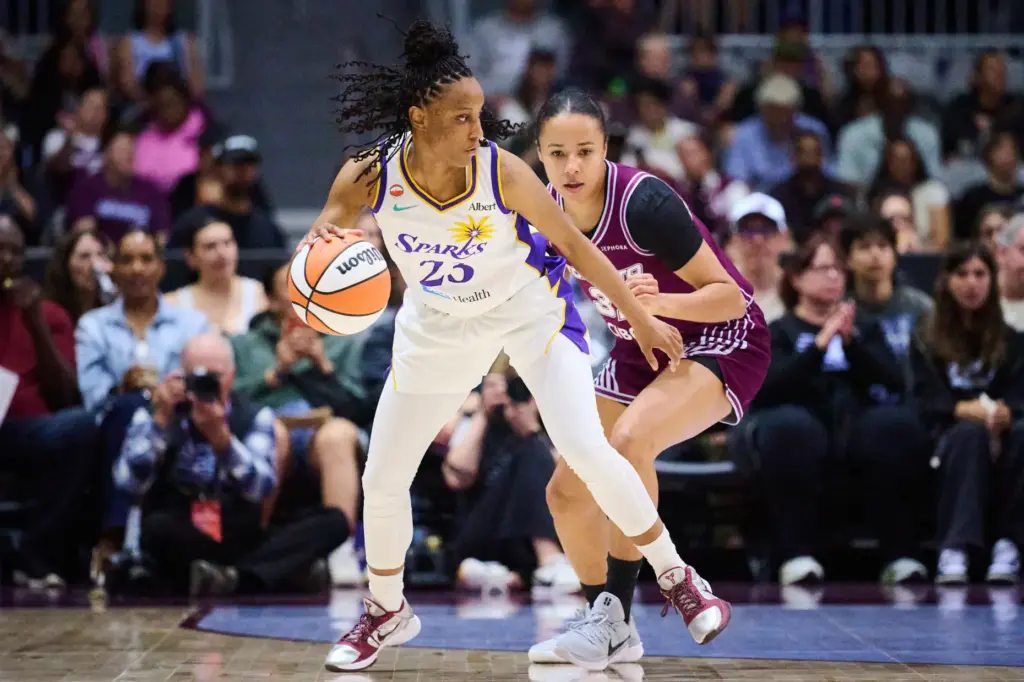 The Sparks’ Kiana Williams (23) keeps the ball from the...