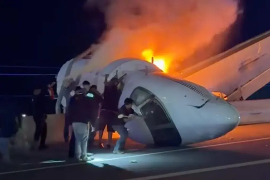 People attempt to pull passengers out of a plane after it crashed on a Texas highway.