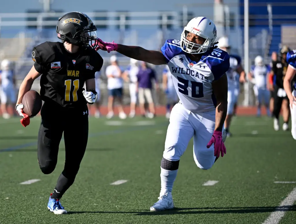 Cali War’s Megan Veil eludes Salt Lakeâs Lateeka Thompson during...