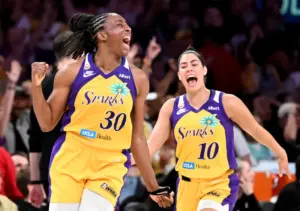 Nneka Ogwumike caps Sparks’ comeback with game-winning 3-pointer