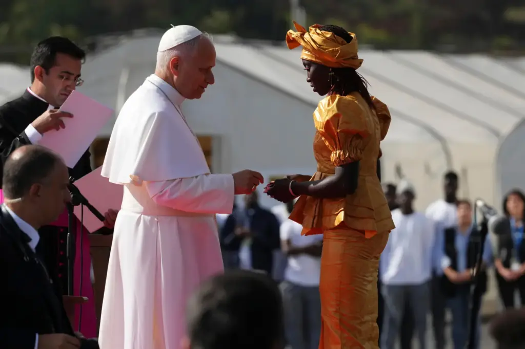 Pope Leo XIV meets a migrant at the 'Las Raices' center.