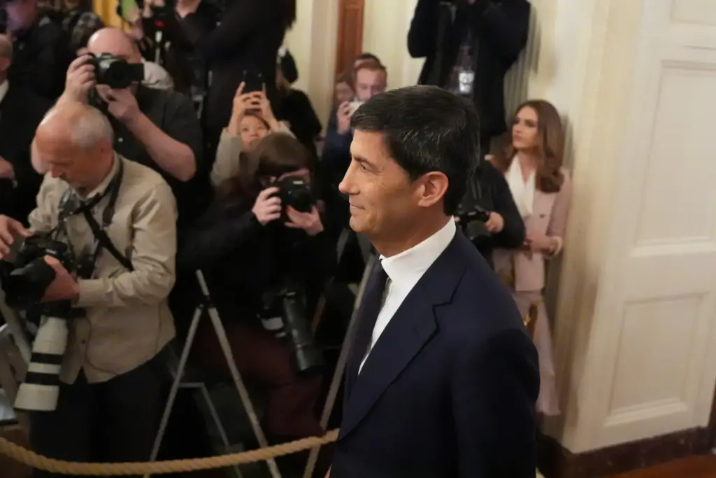 Kevin Warsh arrives at his swearing-in ceremony.