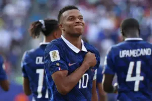 Mbappé scores twice to tie Messi for World Cup lead with 6 goals, France beats Sweden 3-0