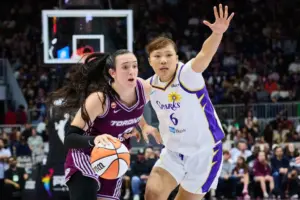 Marina Mabrey scores record-tying 53 points as Toronto routs Sparks