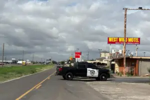 Texas shooting leaves 1 dead and 9 injured as police are in a standoff with a suspect