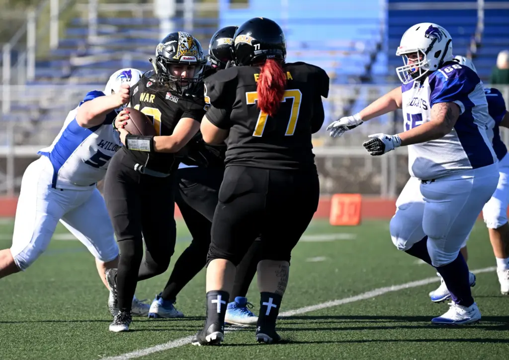 Cali War quarterback Tania Yareli Guzman (10) is under pressure...