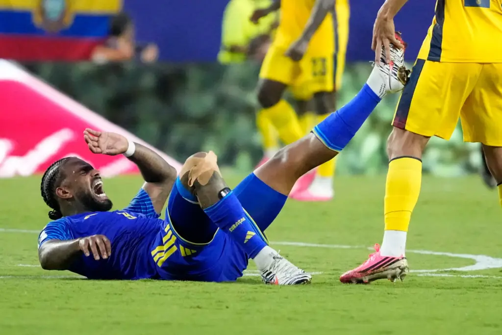 CuraÃ§ao’s Juergen Locadia grimaces during the World Cup Group E...