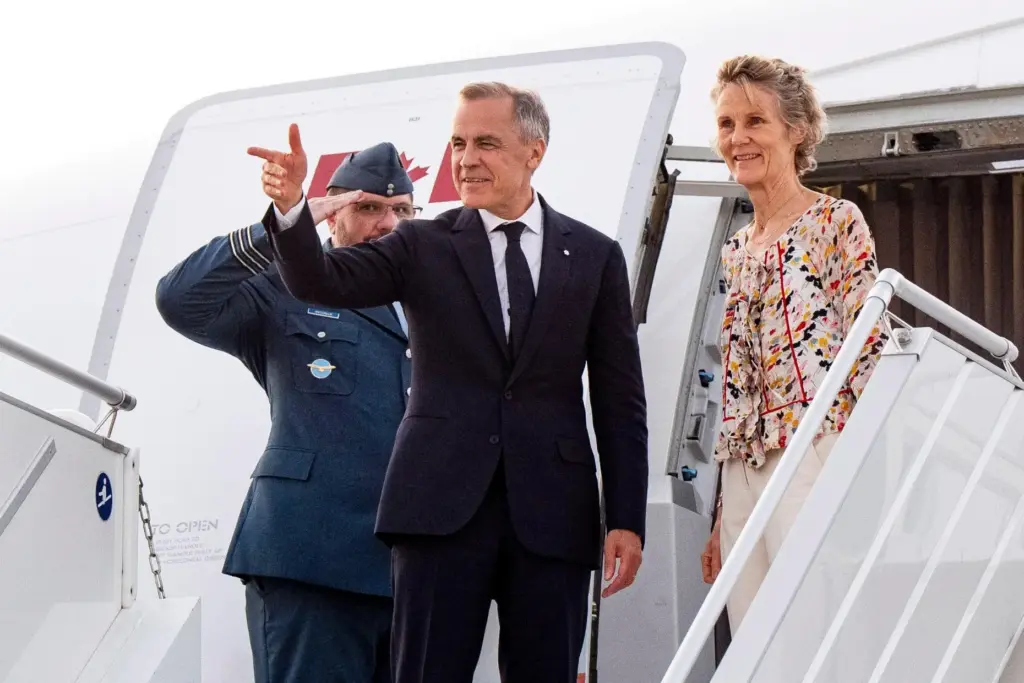 Canada's Prime Minister Mark Carney and Diana Fox Carney board a government plane.