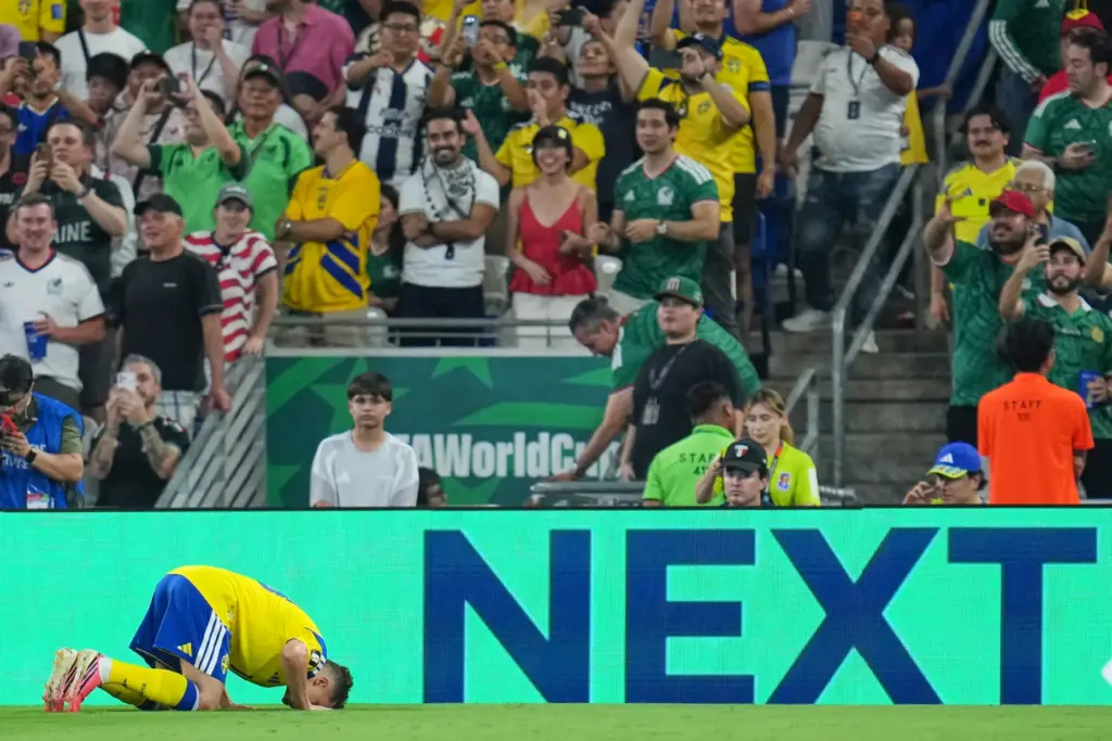 Sweden’s Yasin Ayari (18) kisses the ground as he celebrates...