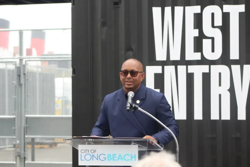 Mayor Rex Richardson at the ribbon-cutting ceremony for the new...