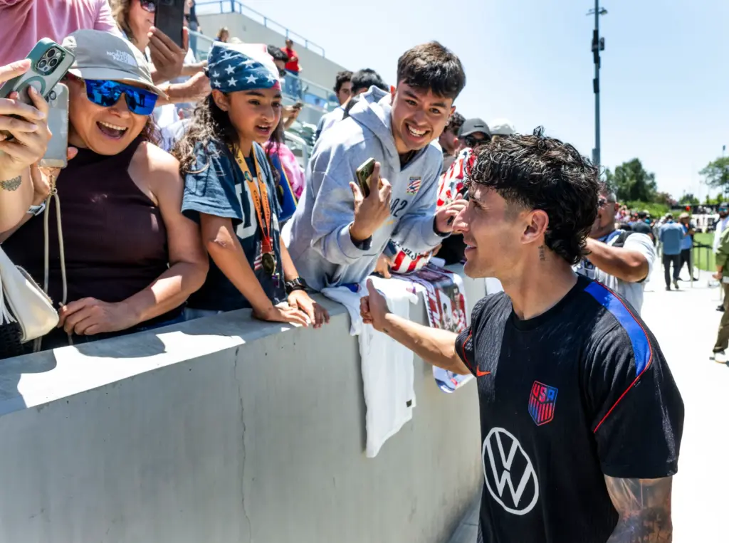 Alejandro Zendejas signs autographs after the U.S. Menâs National Team...