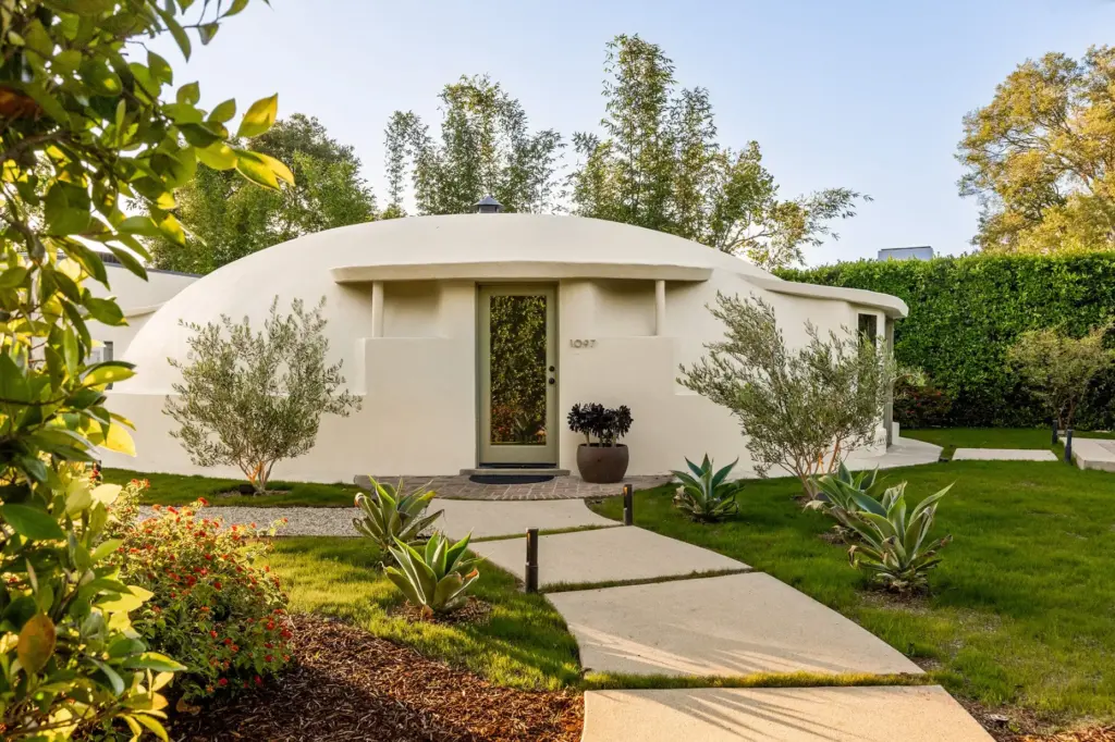 Lauded architect Wallace Neff’s last surviving Airform house is in...