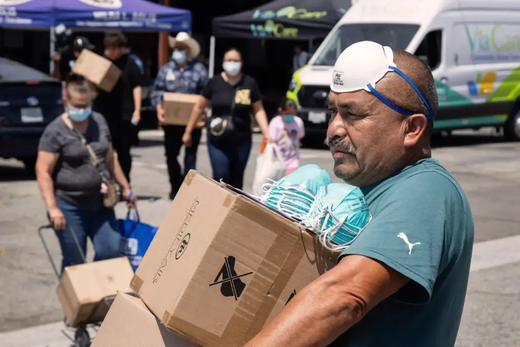 Jose Serrano receives an air purifier, canned food and masks...