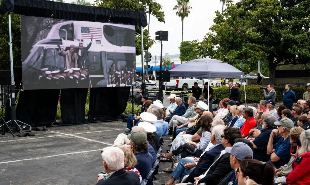 Visitors a presentation of the history of the presidential helicopter...