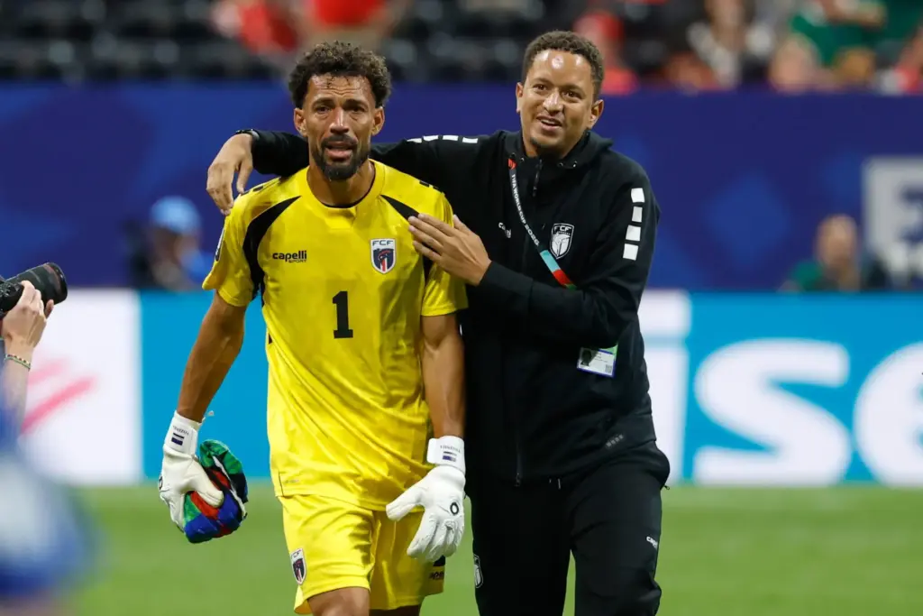 Cape Verde goalkeeper Vozinha reacts after drawing Spain.