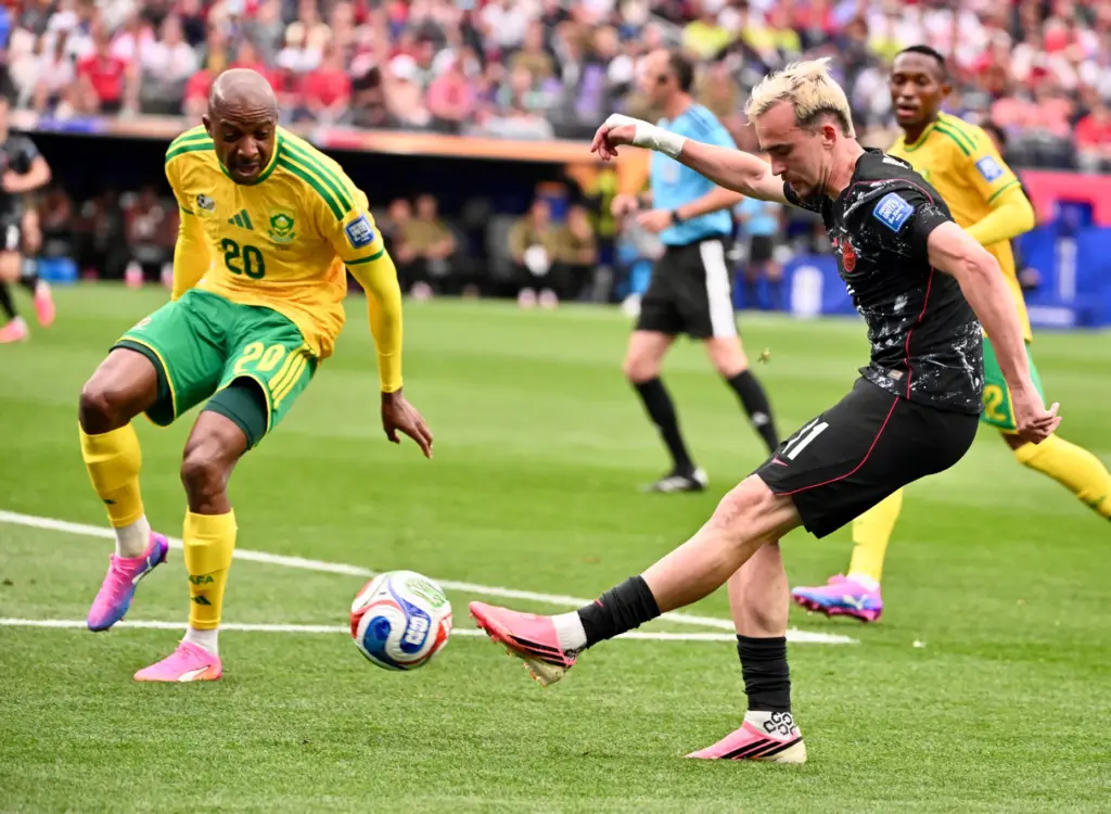 Canada midfielder Liam Millar (11) kicks the ball past South...
