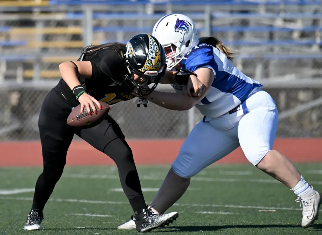 Cali War quarterback Tania Yareli Guzman is under pressure against...