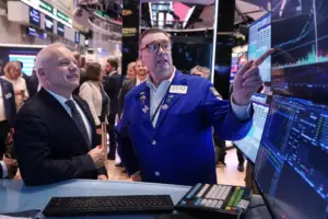 Wall Street points to another day of losses, led by an ongoing sell-off in tech