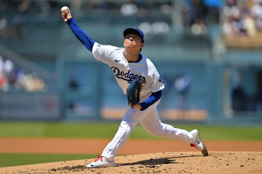 Dodgers pitcher Yoshinobu Yamamoto (18) delivers to the plate during...