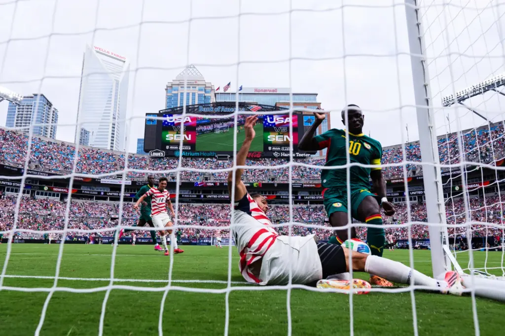 Senegal forward Sadio ManÃ© (10) scores against United States defender...