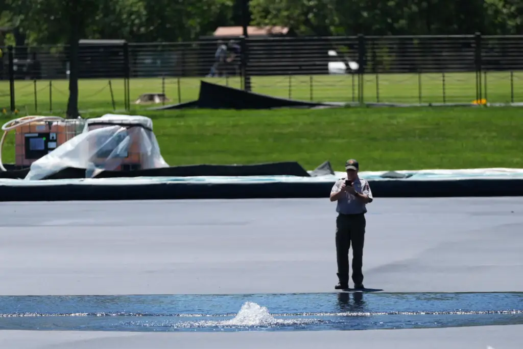 Work continues on the Lincoln Memorial Reflecting Pool, Thursday, June...