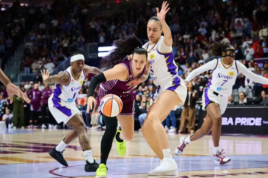 The Toronto Tempo’s Marina Mabrey, center left, drives past the...