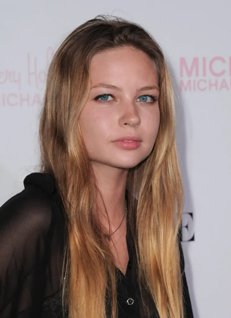 HOLLYWOOD – OCTOBER 01: Actress Daveigh Chase arrives at the...