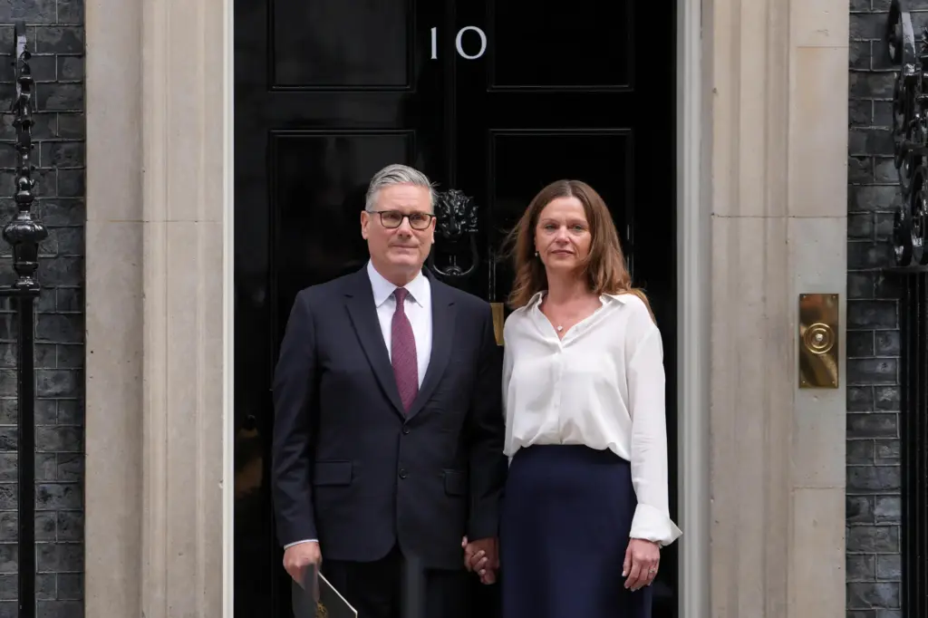 Britain's Prime Minister Keir Starmer and wife Victoria stand in front of 10 Downing Street.