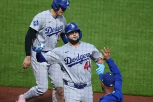 Dodgers explode for 10-run inning to rout Pirates