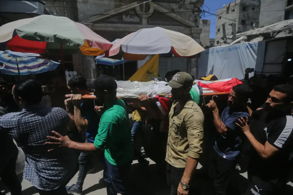 Palestinians carry the body of Mohamed al-Wahidi.