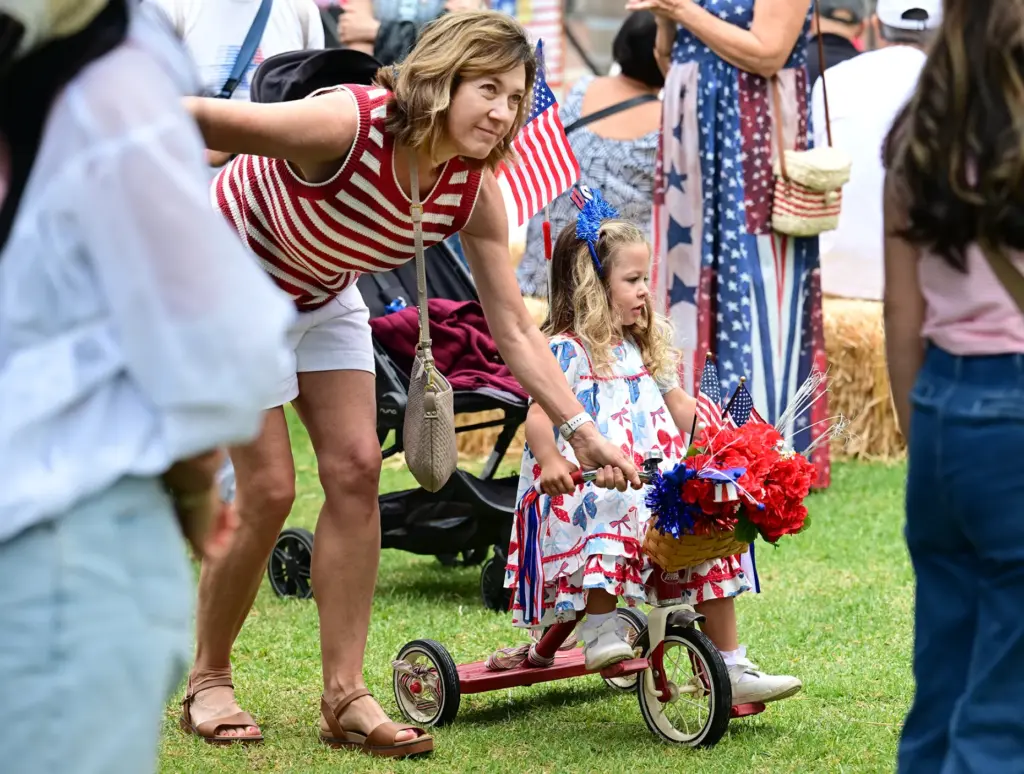 Stacy Grey helps her grand daughter Adalynn Grey, 3, as...