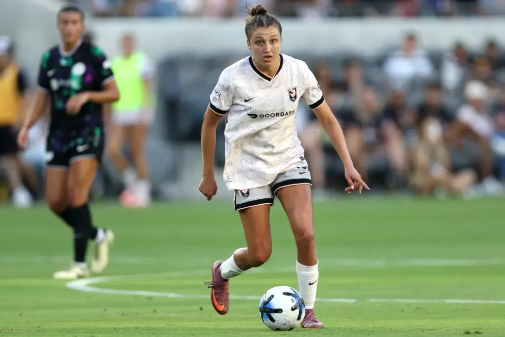 Angel City FC midfielder Carina Lageyre (16) look to pass...