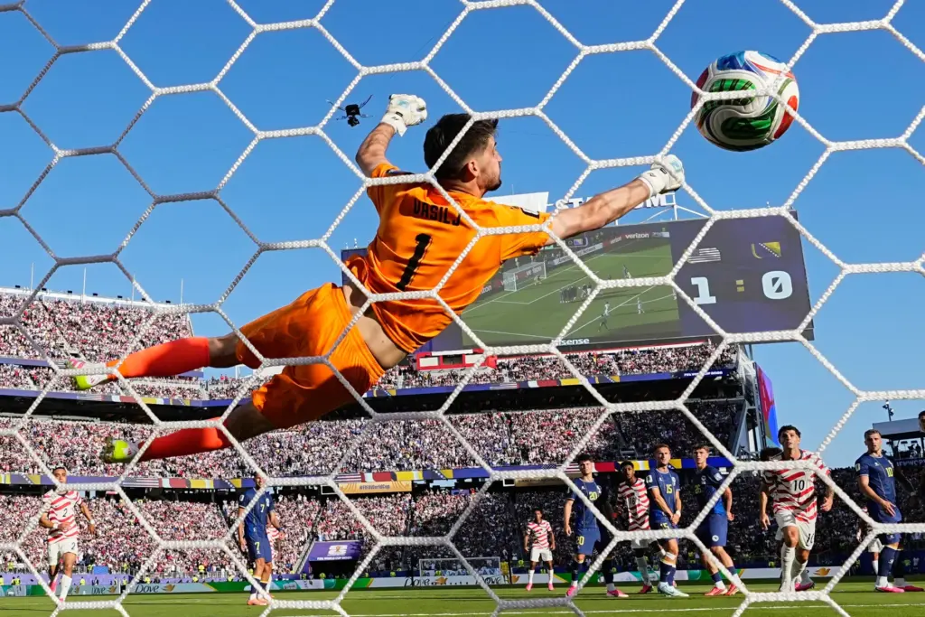 The United States’ Malik Tillman (17) scores their second goal...